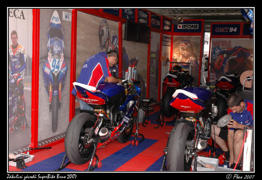 Zakulisi_SBK_Brno_07_001.jpg