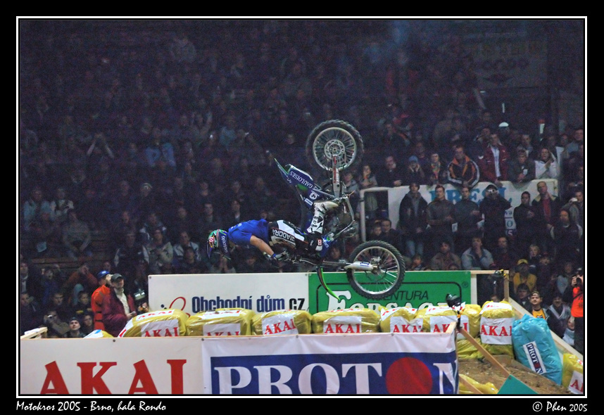 DruhĹľ skok - TÄ›snÄ› pĹ™ed dopadem
Po dopadu nĂˇsledoval pĂˇd. VĹˇe nakonec dobĹ™e dopadlo!
