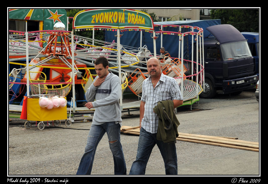 Mlade_hody_09_staveni_maje_012.jpg