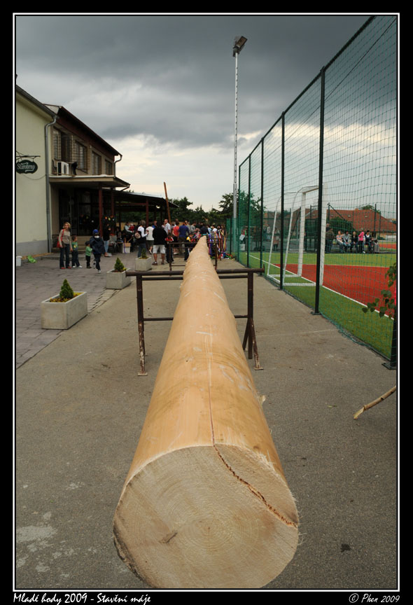 Mlade_hody_09_staveni_maje_021.jpg
