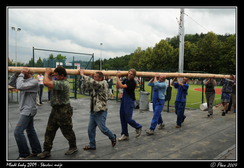 Mlade_hody_09_staveni_maje_043.jpg