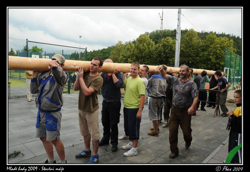 Mlade_hody_09_staveni_maje_046.jpg