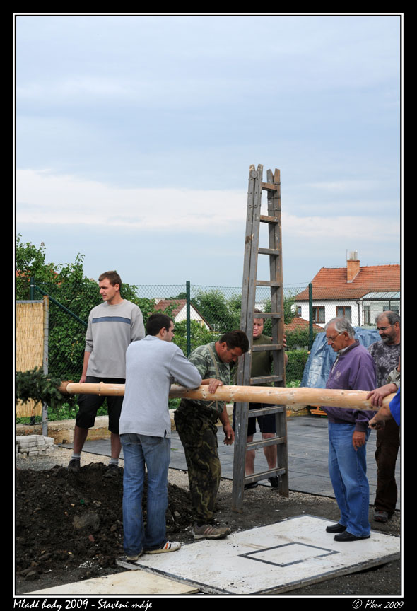 Mlade_hody_09_staveni_maje_064.jpg