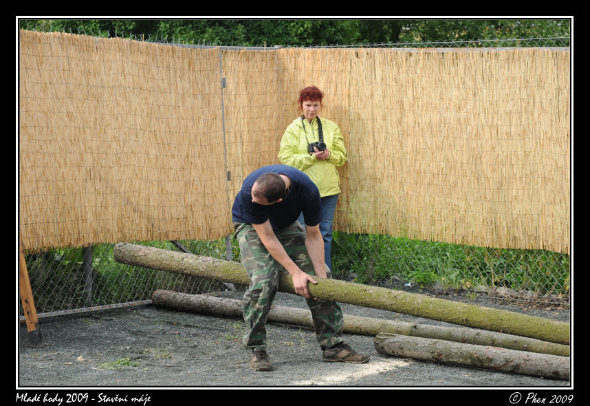Mlade_hody_09_staveni_maje_066.jpg