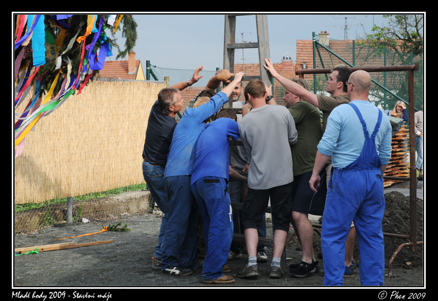 Mlade_hody_09_staveni_maje_086.jpg