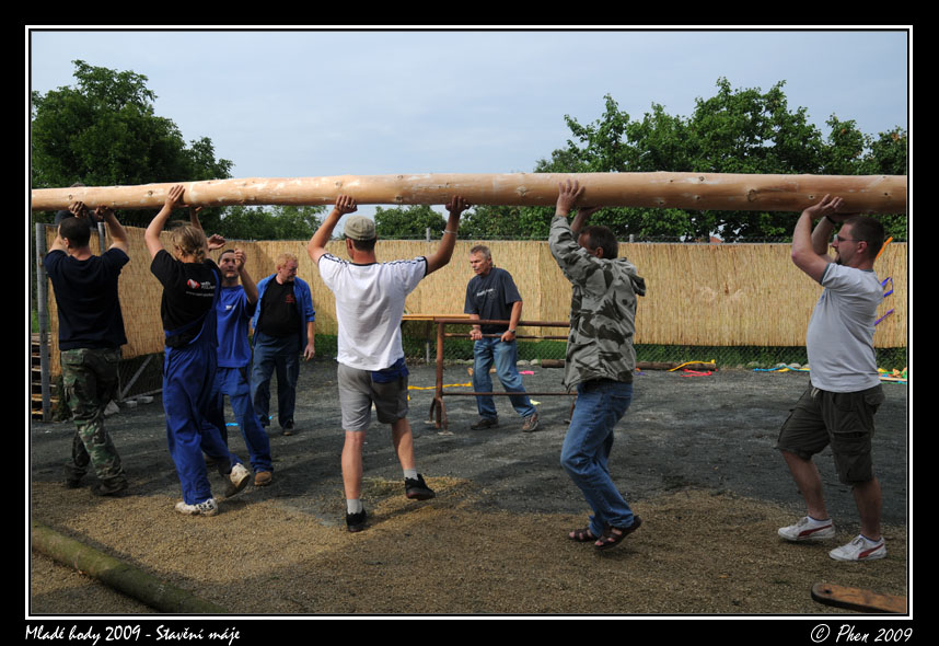 Mlade_hody_09_staveni_maje_095.jpg