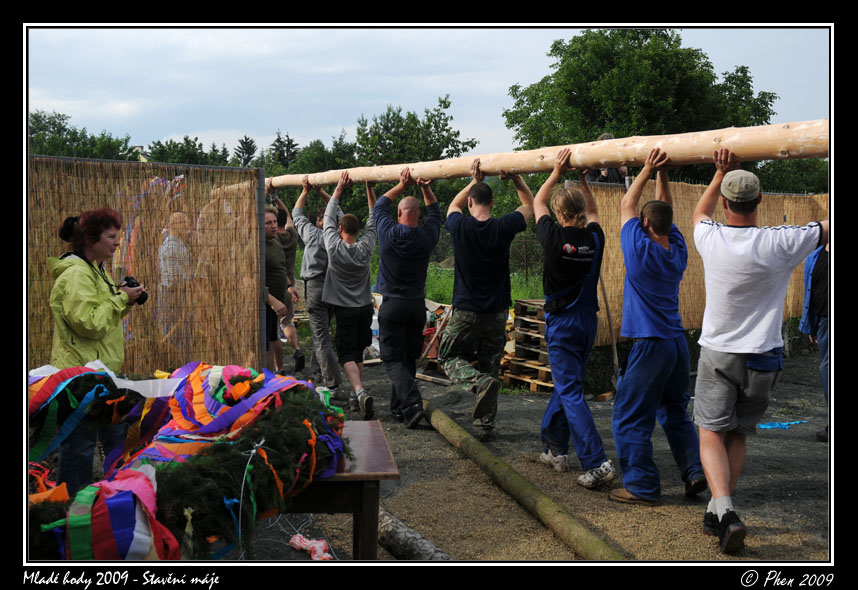 Mlade_hody_09_staveni_maje_096.jpg