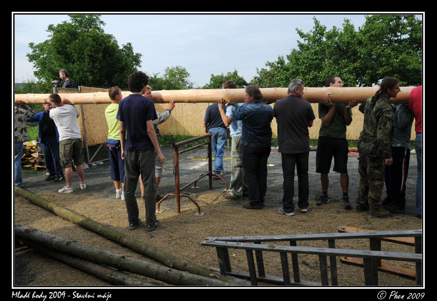 Mlade_hody_09_staveni_maje_097.jpg