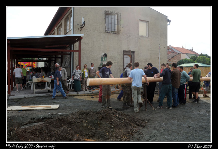 Mlade_hody_09_staveni_maje_101.jpg