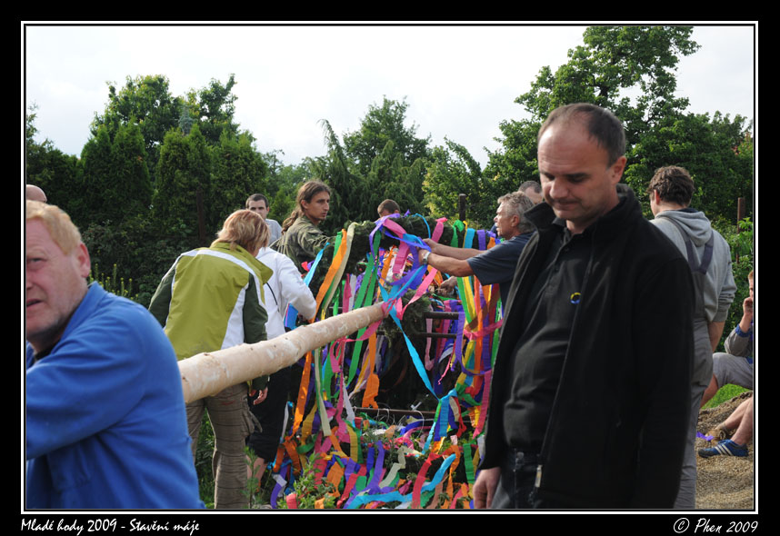 Mlade_hody_09_staveni_maje_116.jpg