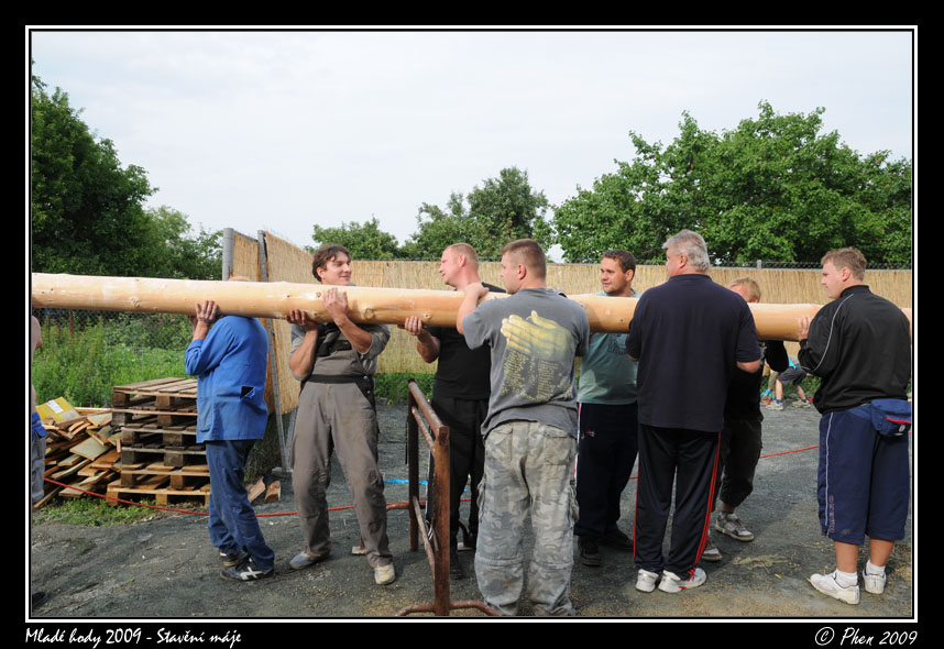 Mlade_hody_09_staveni_maje_125.jpg