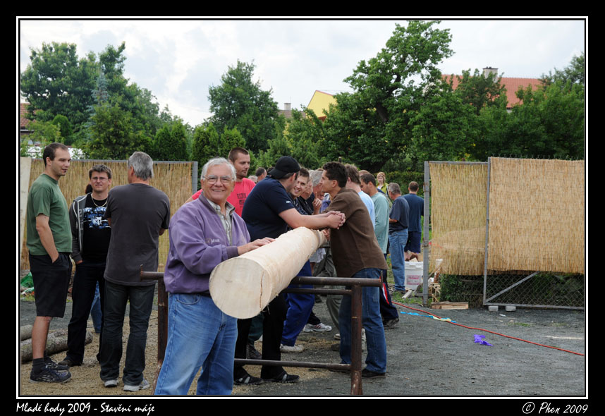 Mlade_hody_09_staveni_maje_138.jpg