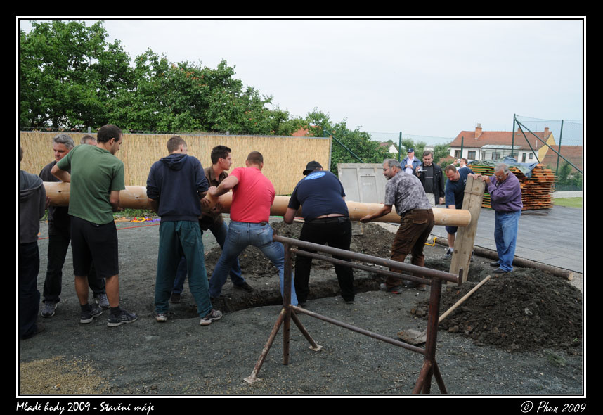 Mlade_hody_09_staveni_maje_149.jpg