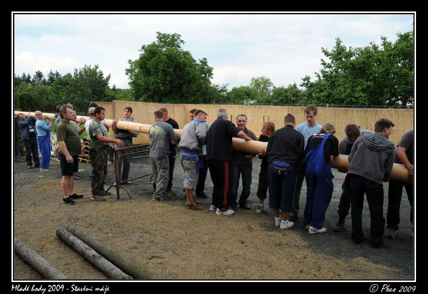 Mlade_hody_09_staveni_maje_150.jpg