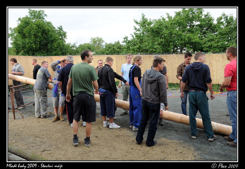 Mlade_hody_09_staveni_maje_151.jpg