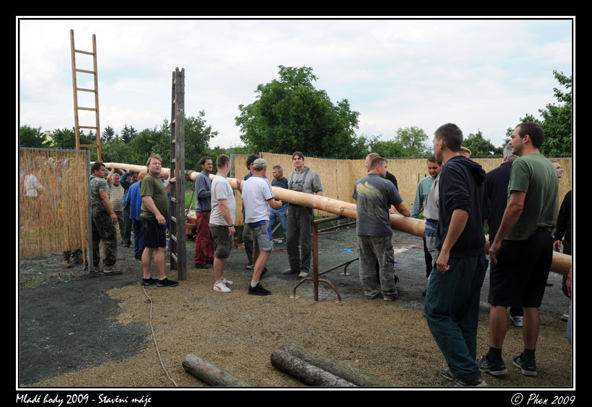 Mlade_hody_09_staveni_maje_153.jpg