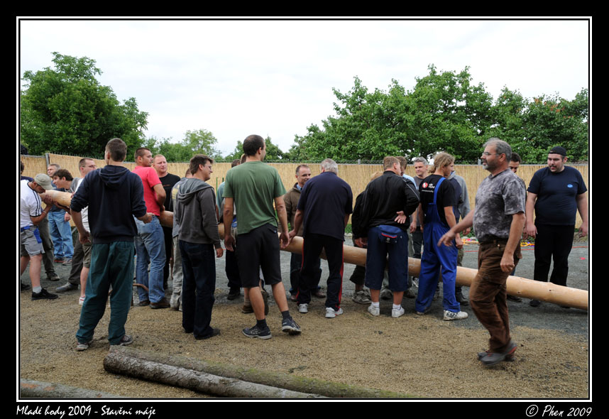 Mlade_hody_09_staveni_maje_154.jpg