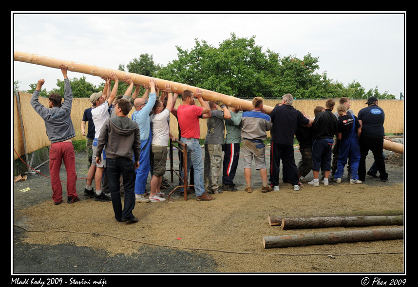 Mlade_hody_09_staveni_maje_159.jpg