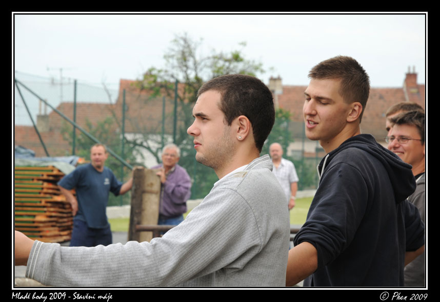 Mlade_hody_09_staveni_maje_171.jpg
