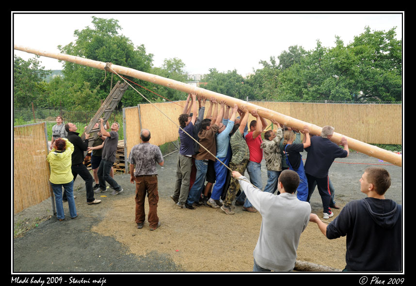 Mlade_hody_09_staveni_maje_174.jpg