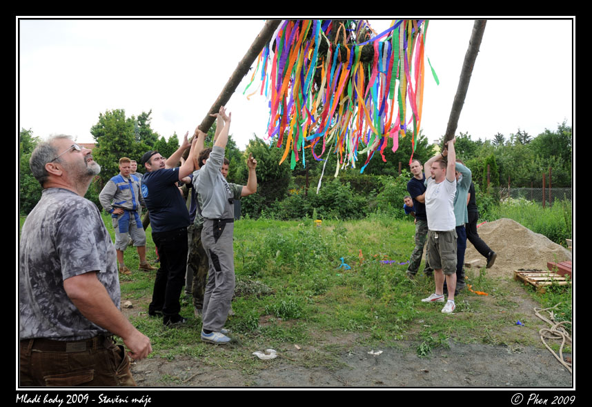 Mlade_hody_09_staveni_maje_180.jpg