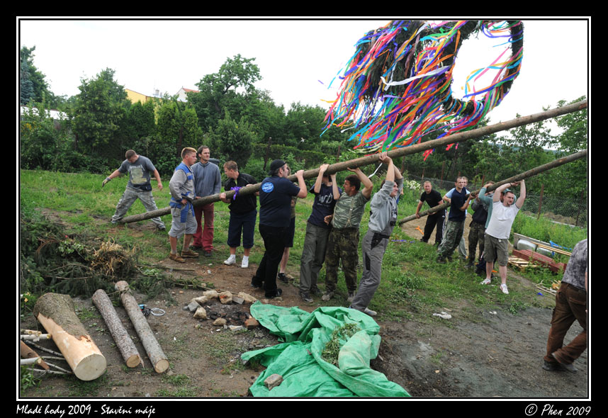 Mlade_hody_09_staveni_maje_181.jpg