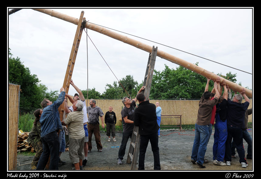 Mlade_hody_09_staveni_maje_182.jpg