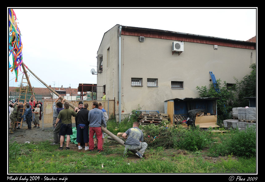 Mlade_hody_09_staveni_maje_186.jpg