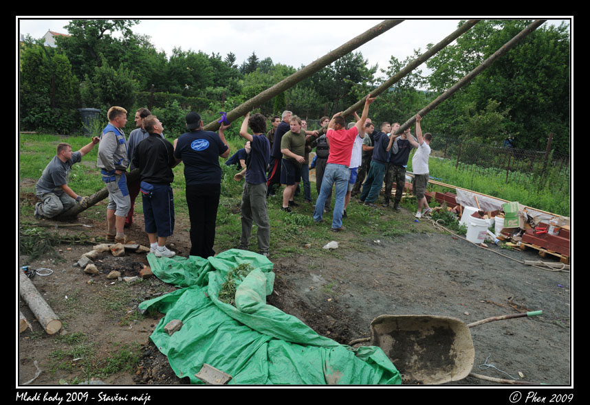 Mlade_hody_09_staveni_maje_195.jpg