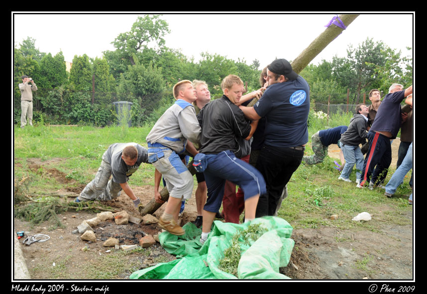 Mlade_hody_09_staveni_maje_201.jpg