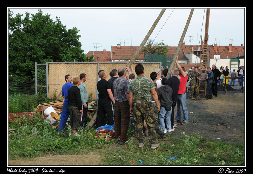Mlade_hody_09_staveni_maje_215.jpg