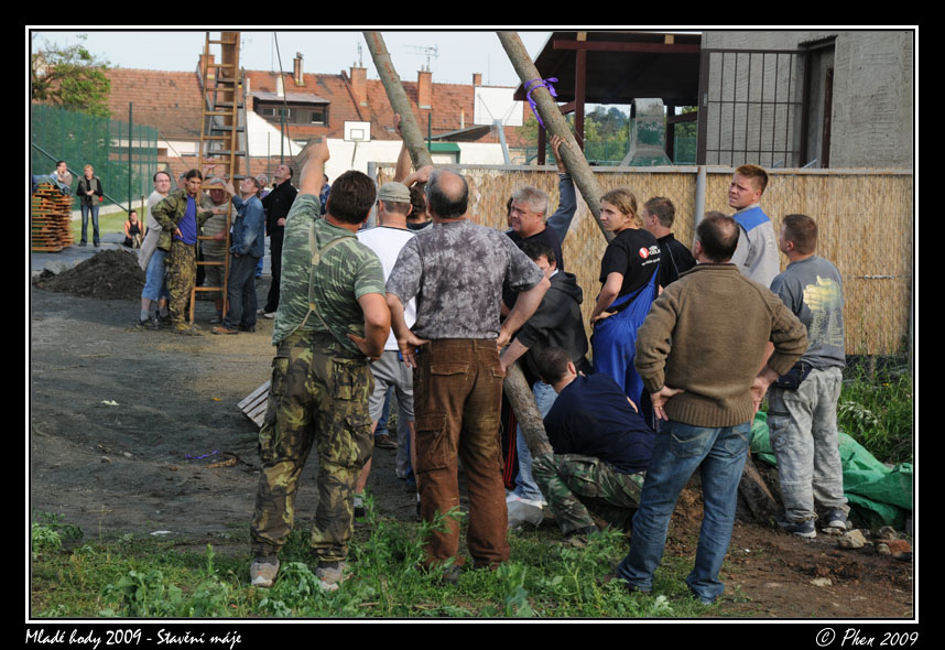 Mlade_hody_09_staveni_maje_222.jpg