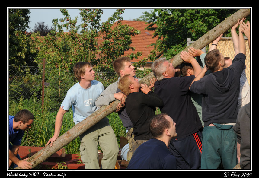 Mlade_hody_09_staveni_maje_224.jpg