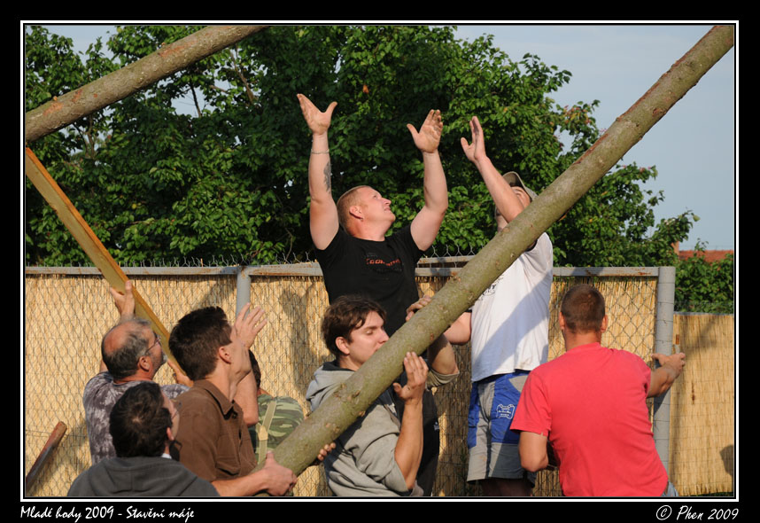 Mlade_hody_09_staveni_maje_225.jpg