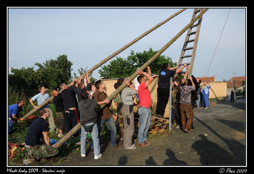 Mlade_hody_09_staveni_maje_228.jpg