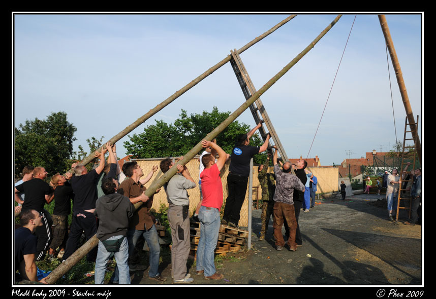 Mlade_hody_09_staveni_maje_229.jpg