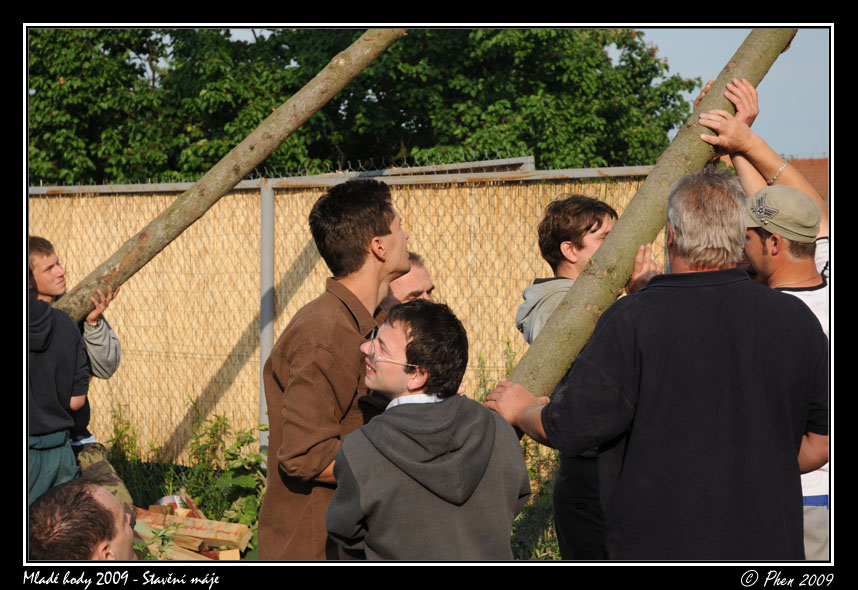 Mlade_hody_09_staveni_maje_232.jpg