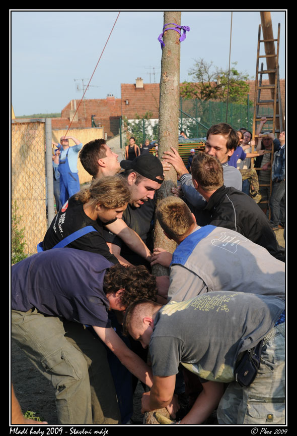 Mlade_hody_09_staveni_maje_236.jpg