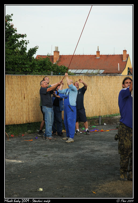 Mlade_hody_09_staveni_maje_238.jpg
