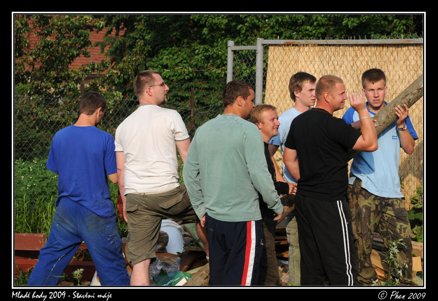 Mlade_hody_09_staveni_maje_241.jpg