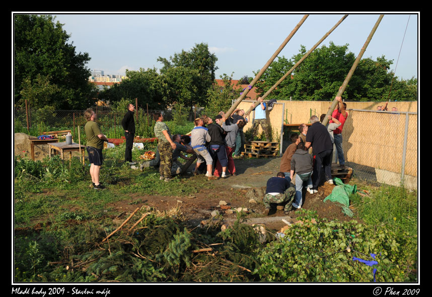Mlade_hody_09_staveni_maje_255.jpg