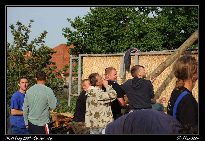 Mlade_hody_09_staveni_maje_257.jpg