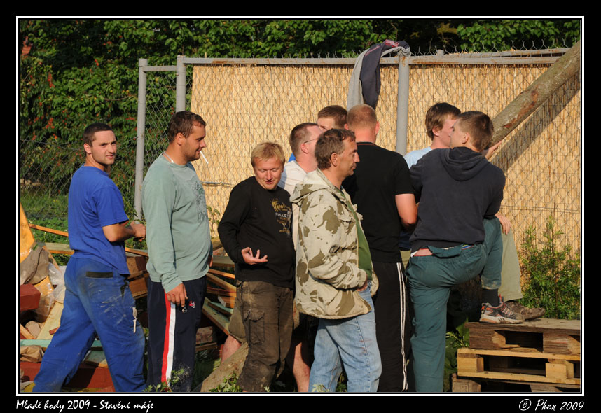 Mlade_hody_09_staveni_maje_262.jpg