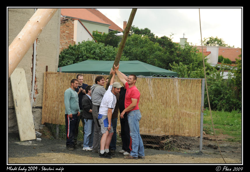 Mlade_hody_09_staveni_maje_284.jpg
