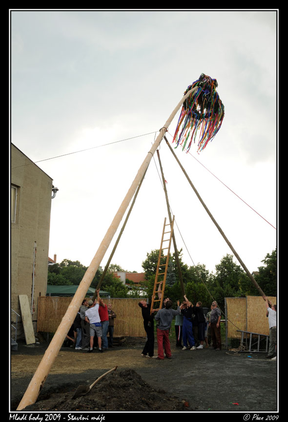Mlade_hody_09_staveni_maje_296.jpg
