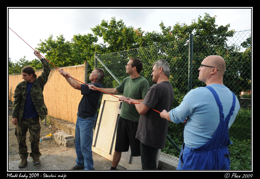 Mlade_hody_09_staveni_maje_305.jpg