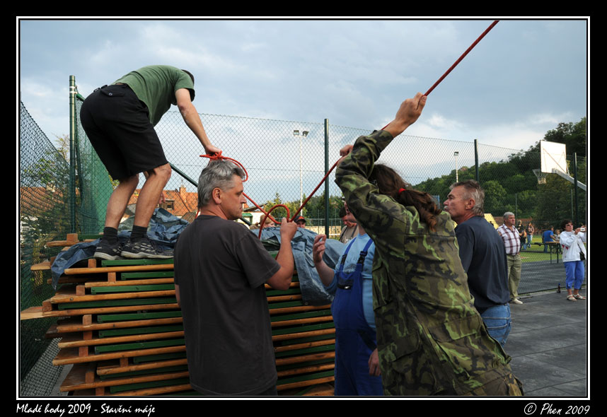 Mlade_hody_09_staveni_maje_325.jpg