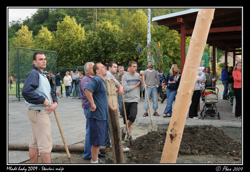Mlade_hody_09_staveni_maje_327.jpg