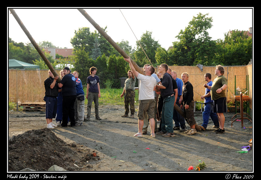 Mlade_hody_09_staveni_maje_331.jpg