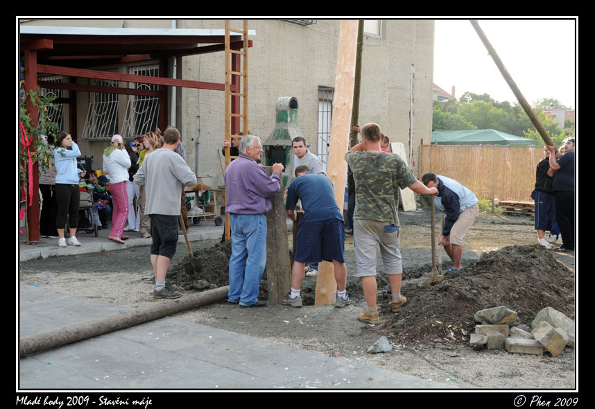 Mlade_hody_09_staveni_maje_332.jpg
